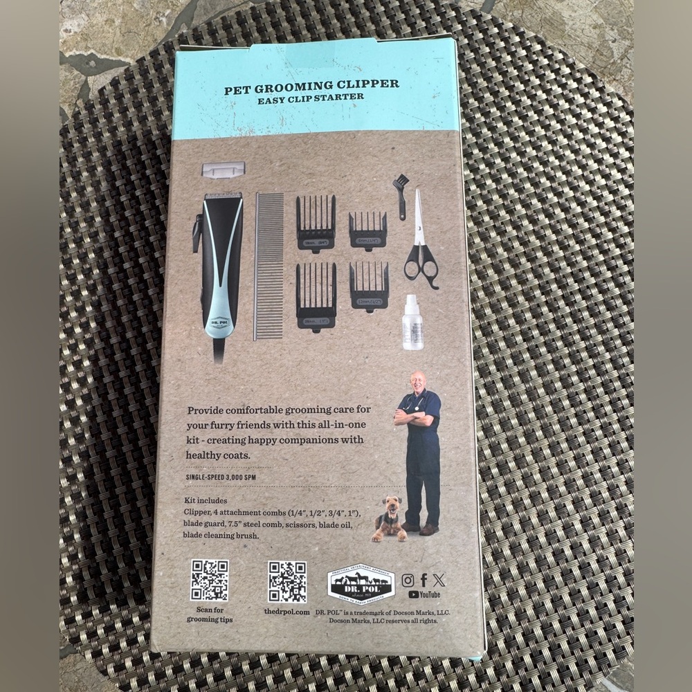 Andis Pet Grooming Clipper - Black and Light Blue - Picture 3 of 9